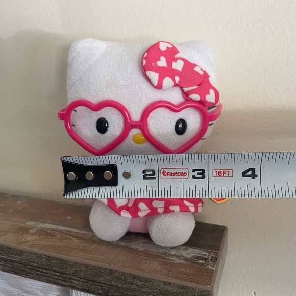 Hello Kitty Pink Heart Glasses plush toy - Picture 3 of 5